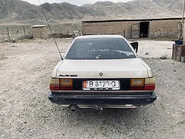 салон е46: Audi 100: 1985 г., 1.8 л, Кол менен иштөөчү, Бензин, Седан — 5