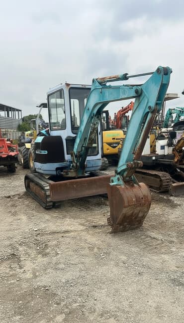 набор ключей в чемодане: Экскаватор, 2011 г., Гусеничный — 2