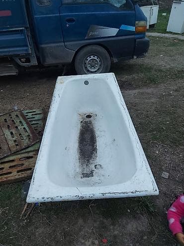 ножни: Чугунная ванна прямоугольная, эмалированная. Особенности: - — 2