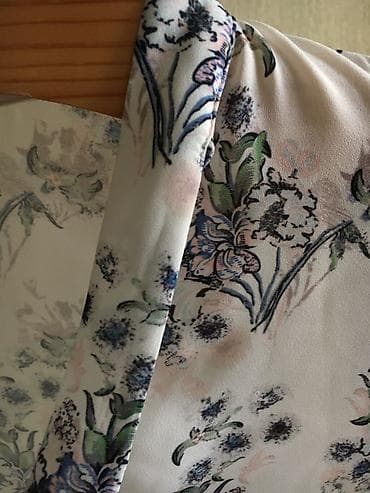 Жеке буюмдар: Нежная блузка с цветами Цвет: белый Состояние: 11/10(Нового) Размер — 2