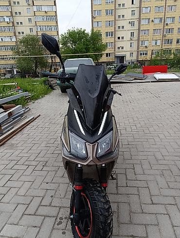 kia ev9: Скутер самурай (брендовые наклейки самурай на бортах) — 1