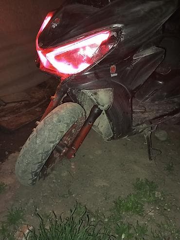 вложений: Скутер 150 сс Макси на ходу, вложение по мелочам, внешнему виду — 4