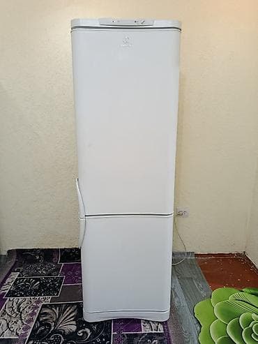 Холодильник Indesit, Б/у, Двухкамерный, De frost (капельный), 60 * 190 * 60