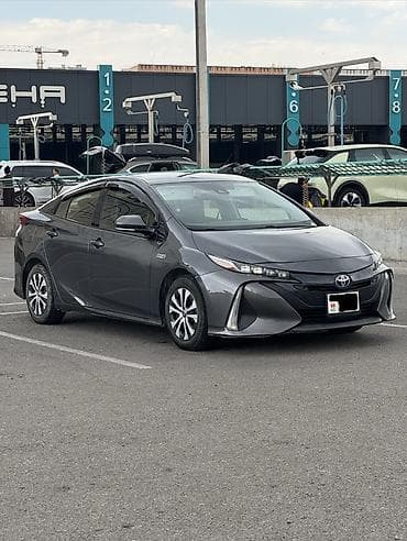 byd e2 2019: Toyota Prius: 2019 г., 1.8 л, Вариатор, Гибрид, Хэтчбэк — 2