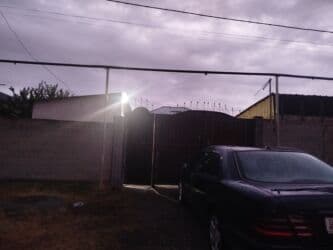 участок или времянка алтын ордо по ул анкара ж м алтын ордо по ул горького: Үй, 40 кв. м, 3 бөлмө — 2