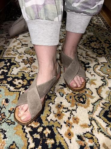 Жеке буюмдар: Женские сандалии Urban Chic

2 и 3 кожа б/у — 2