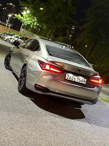 Lexus ES: 2023 г., Гибрид, Седан — 5