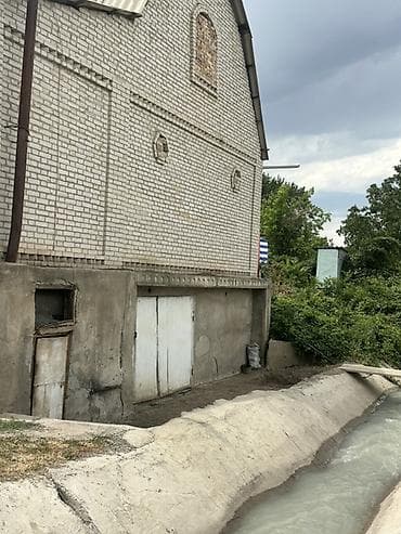 сузики вагон р: Продаётся кирпичный дом с хозблоком и подвалом на участке. - — 1