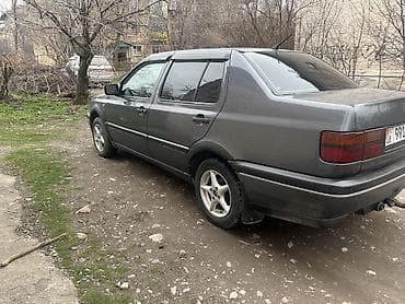 r18 5100: Volkswagen Vento: 1993 г., 2 л, Механика, Бензин, Седан — 3