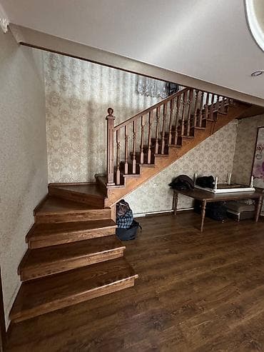 ош базар пол дом: 📍 Дареги: Сары-Өзөн көчөсү 📐 Жер аянты: 5,7 соток 🏠 Үйдүн өлчөмү: 15 × — 5