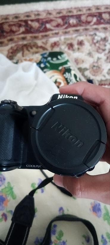 Nikon COOLPIX — компактная суперзум-камера с эргономичной рукояткой и