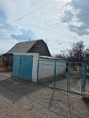 Дача с участком и постройками - Кирпичный дом с остеклённой верандой