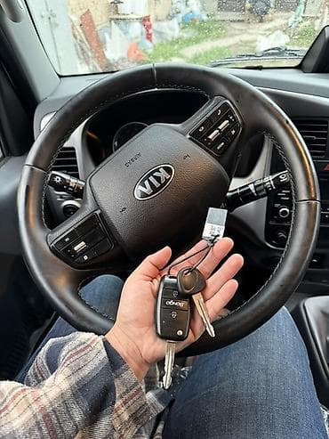 трактор беларус1221: Легкий грузовик, Kia, Стандарт, Б/у — 10