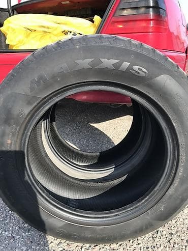 17: Шина Maxxis для легкового автомобиля. На фото видна автомобильная — 1