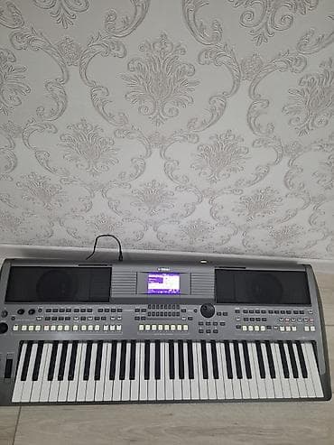 Музыкальные инструменты: Синтезатор-аранжировщик Yamaha PSR‑S670 - 61 полноразмерная — 2