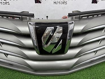 2grfe: Решетка радиатора Toyota 2011 г., Б/у, Оригинал — 2