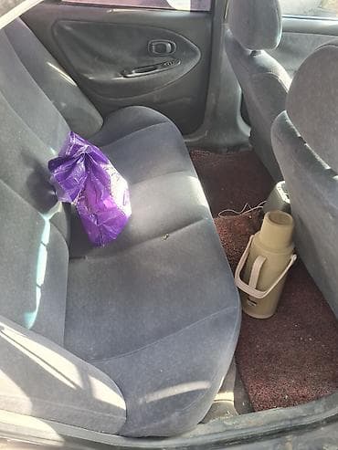 салон на авто: Hyundai Elantra: 2000 г., Автомат, Седан — 3