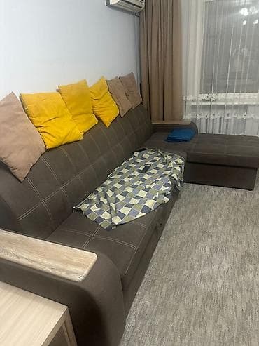 Угловой диван, C подушками