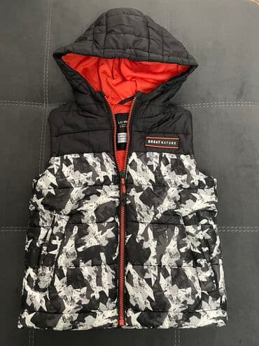 Продаю жилетку. Состояние новой. Надели пару раз. На 4-6 лет. Цена