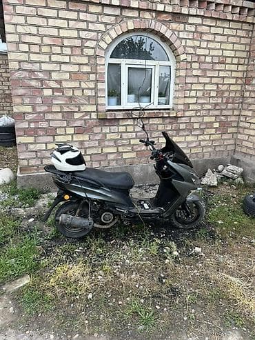 скутор новый: Скутер/максискутер серо‑черного цвета Описание: - Городской скутер с — 4