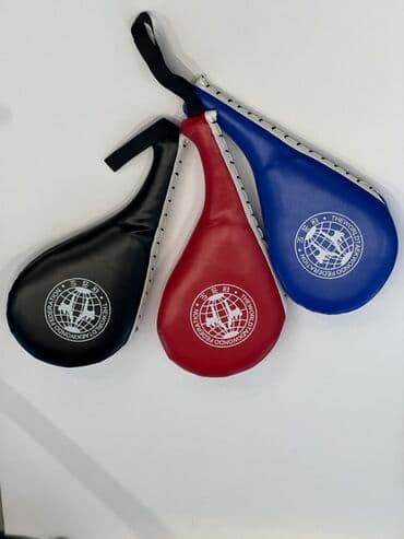 настольный теннисная ракетка: Три колотушки для тхэквондо, используемые для отработки ударов ногами — 2