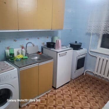 сдам дом: Комната с мебелью - Уютная комната с окном и батареей отопления — 3