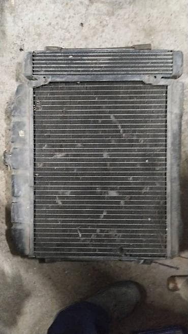 Глушители: Продаю радиатор охлаждения двигателя мерседес бенз W114, W115 оригинал — 2