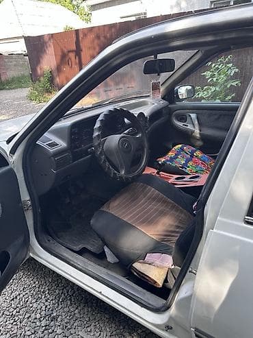 Daewoo Nexia: 2000 г., Кол менен иштөөчү, Бензин, Седан