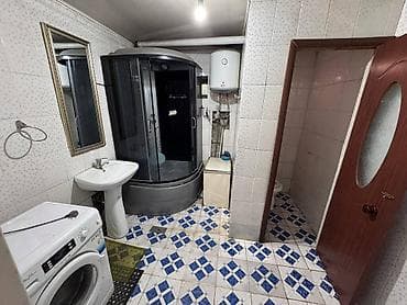 сдаю швейный цех с оборудованием: 📍ул. Сагынбая манасчы 🔘7-комнатный 🔘Этаж 1 🔘150м² Продаётся дом с — 5