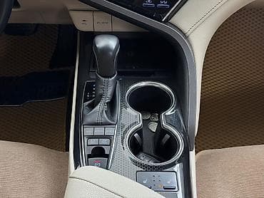 Продажа авто: Toyota Camry: 2019 г., 2.5 л, Вариатор, Гибрид, Седан — 10