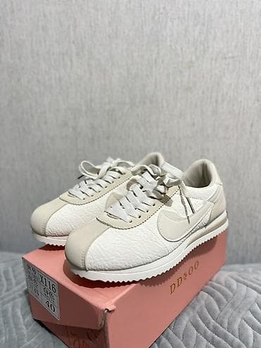 dd: Сегодня купила кроссовки, очень понравились 😍 Но, к сожалению, дома — 4