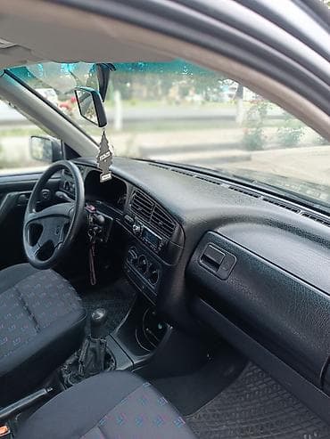 210 cdi: Volkswagen Golf: 1993 г., 1.8 л, Механика, Бензин, Хэтчбэк — 9