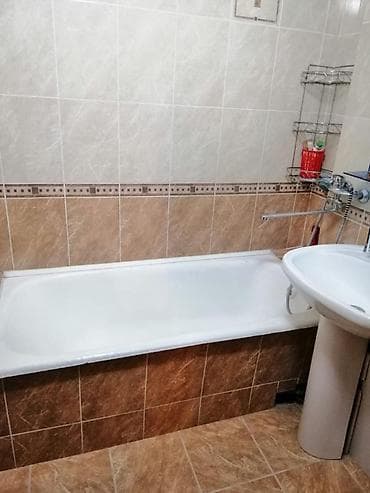 Светлая комната с окном на город. Внутри: - двуспальная кровать с — 7