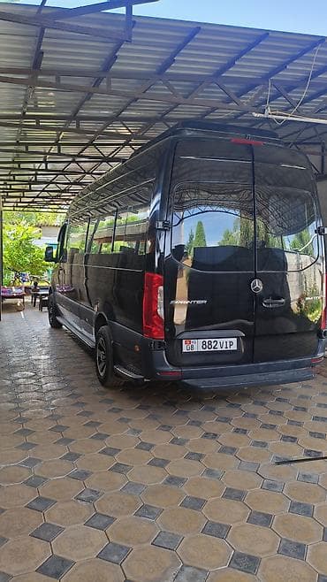 услуга отопления: Mercedes-Benz Sprinter 314 CDI — VIP-микроавтобус черного цвета — 1