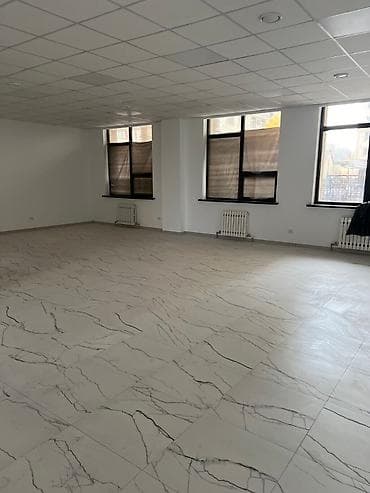 комнаты в ысык куле: Кабинет эпиляции и депиляции 112 м², 1 комната, С ремонтом, Без оборудования, Многоэтажное жилое здание, 1 линия — 2