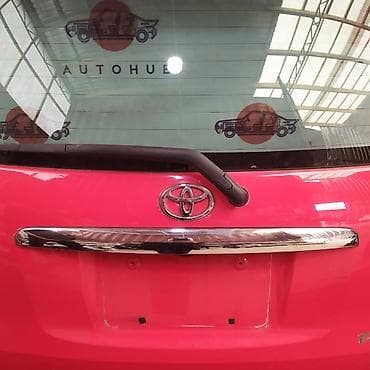 trunk q: Toyota, Б/у, Оригинал — 1
