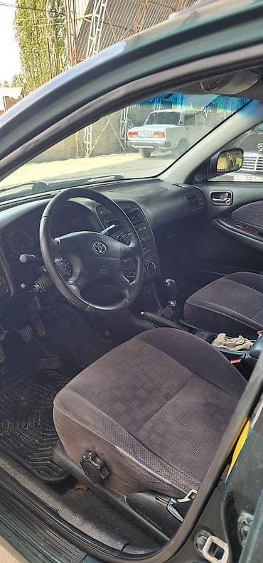 семейный авто: Toyota Avensis: 2000 г., 1.8 л, Механика, Бензин, Универсал — 4