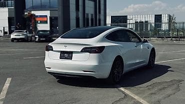 byd e2 2023: Tesla Model 3: 2021 г., Электромобиль, Седан — 2