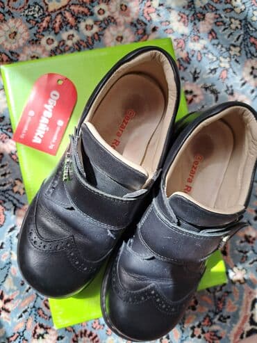 кожанные туфли: Школьная обувь полностью кожаная . Турецкая фирма. 32 размер — 2