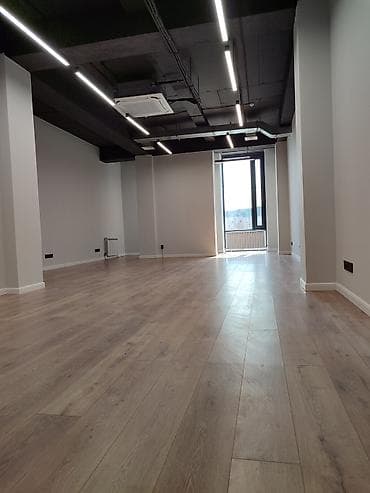 Коммерциялык мүлк: Кеңселерди ижаралоо, 54 м², Бизнес борборунда, 1-катар, Өзүнчө кире бериши менен, Өзүнчө санитардык түйүнү менен — 1