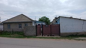 дом оше: ​🏡 Продаётся уютный дом с большим участком! ​📍 Локация:село Кызыл суу — 2