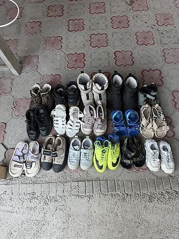 Подборка детской обуви разных типов и размеров. За все прошу 2000 В