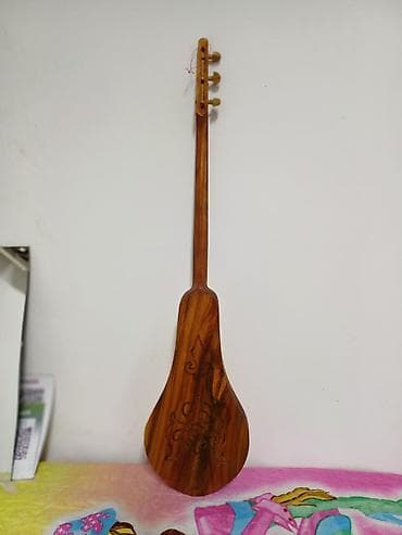 Комузы: Б/у туюк чабылган өрүк комуз сатылат. Жаңыдай эле, бир аз эле — 4