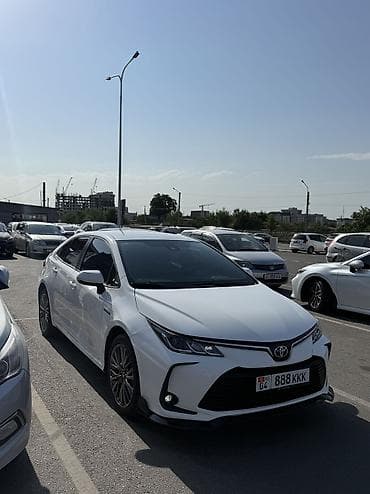 Toyota Corolla: 2022 г., 1.8 л, Гибрид, Седан