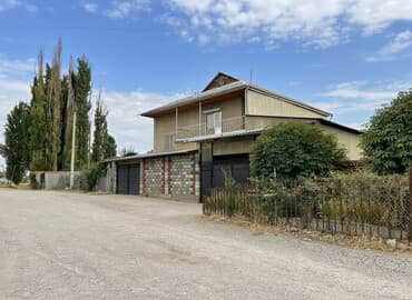 акжар дом: Дом, 300 м², 7 комнат, Собственник, Старый ремонт — 1