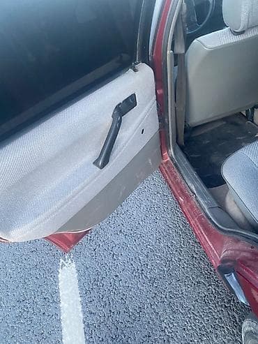 step 2: Volkswagen Passat: 1992 г., 1.8 л, Механика, Бензин, Седан — 7
