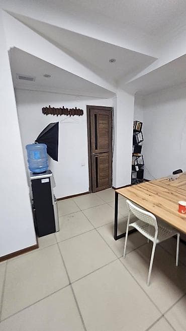 офис на час: Аренда офисов, 135 м², В бизнес центре, С оборудованием, С отдельной кухней, С отдельным входом — 9