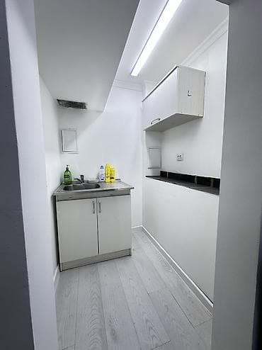 участок под склад: Продаётся коммерческое помещение в районе «Золотой квадрат» Площадь — 5