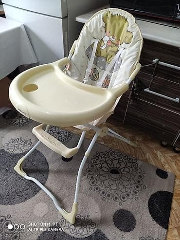 ёмкость для корма: Стул для кормления в отличном состоянии — 1