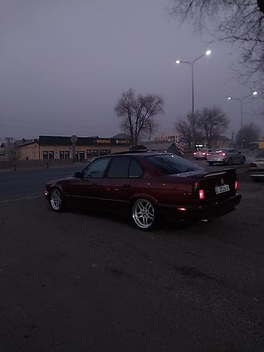 равнодлинный: BMW 5 series: 1992 г., 3 л, Механика, Бензин, Седан — 5